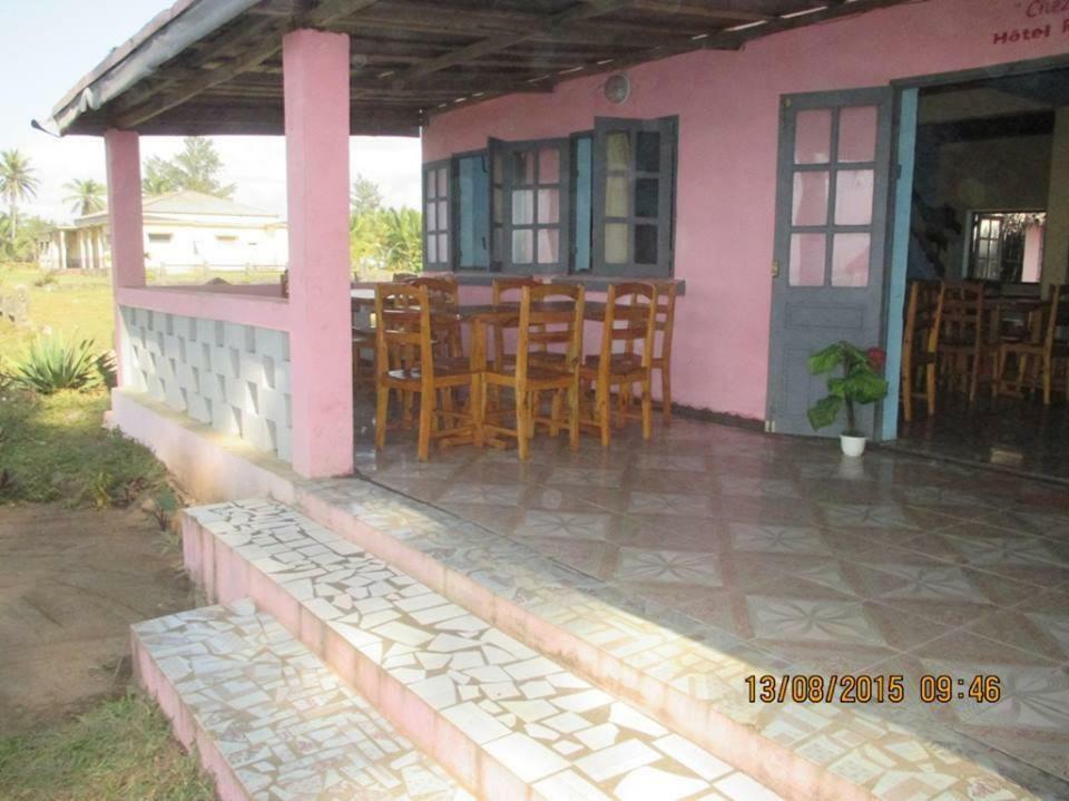 Chez Zizou Manakara Hotel Exterior photo