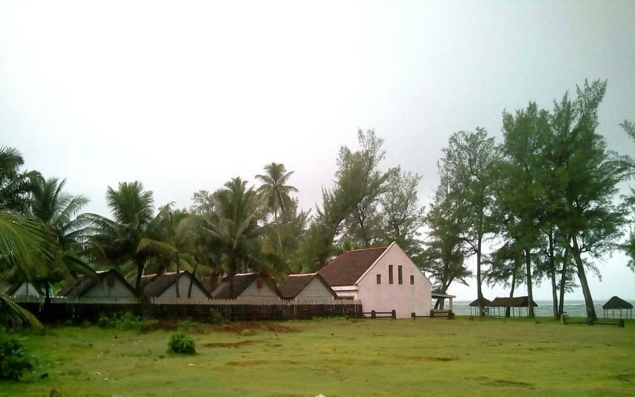 Chez Zizou Manakara Hotel Exterior photo